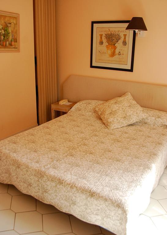 Hotel Les Mazets Des Roches Tarascon Cameră foto