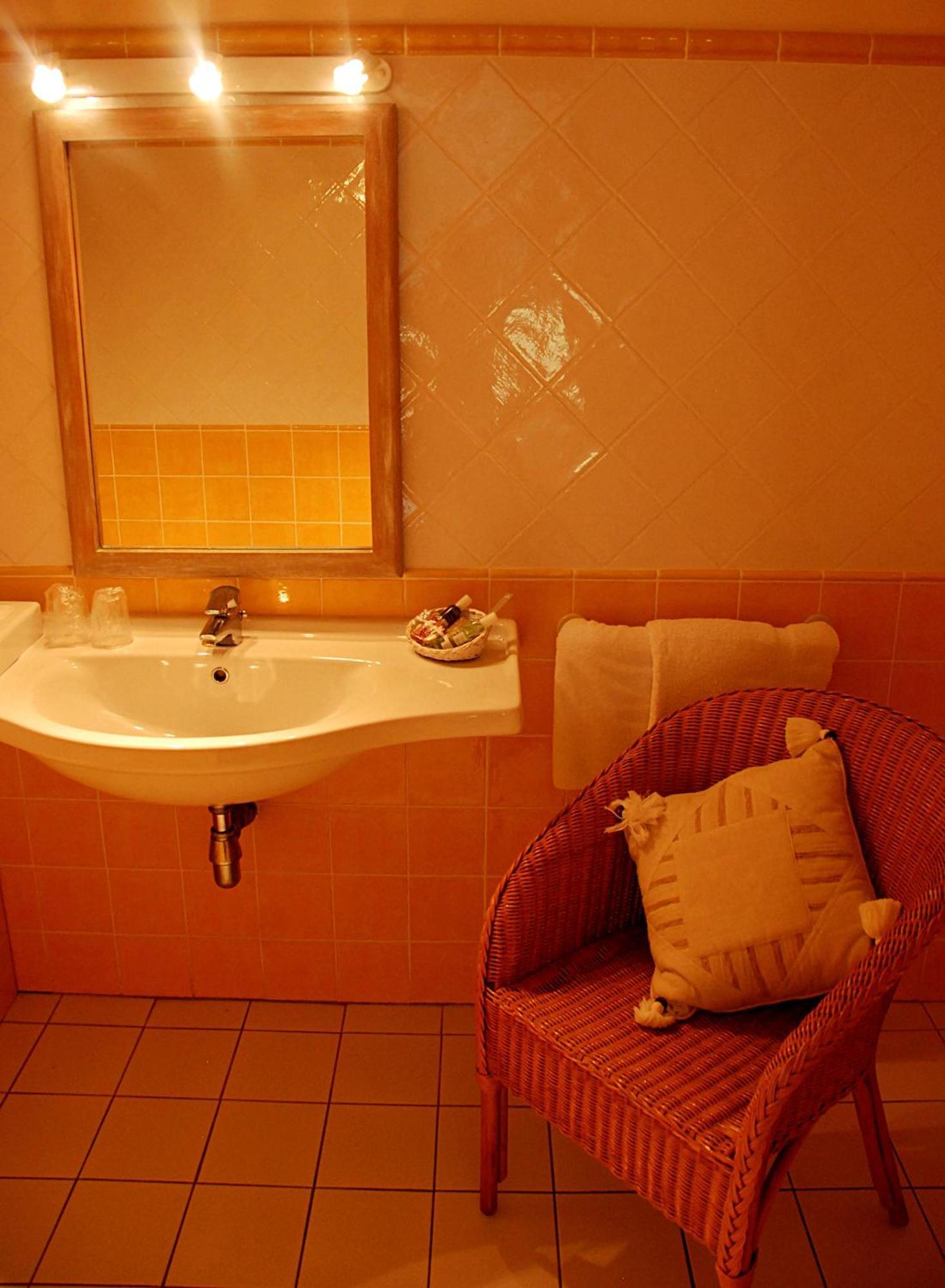 Hotel Les Mazets Des Roches Tarascon Cameră foto