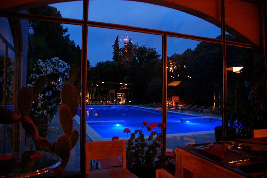 Hotel Les Mazets Des Roches Tarascon Exterior foto